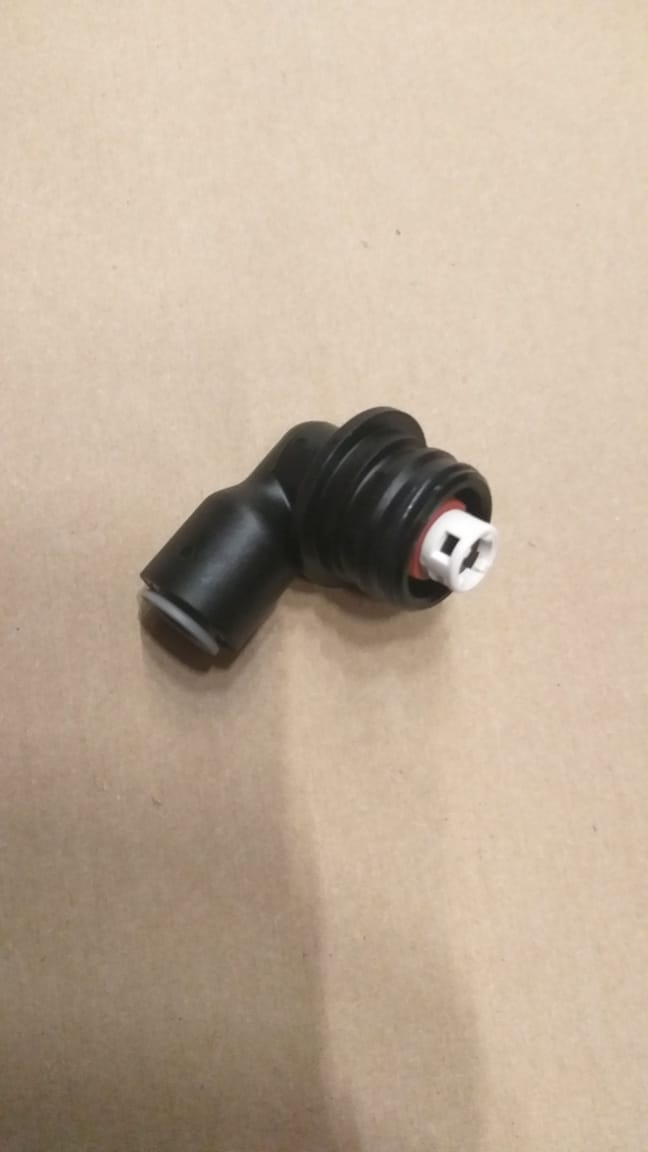 V4144 Фитинг реагентной линии 3\8QC для V1-1.25 в сборе( солевой угол)0